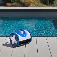 Robot de fond et paroi et ligne d'eau vega cleaner 300 avec chariot piscine  en ligne - Arobase Piscines